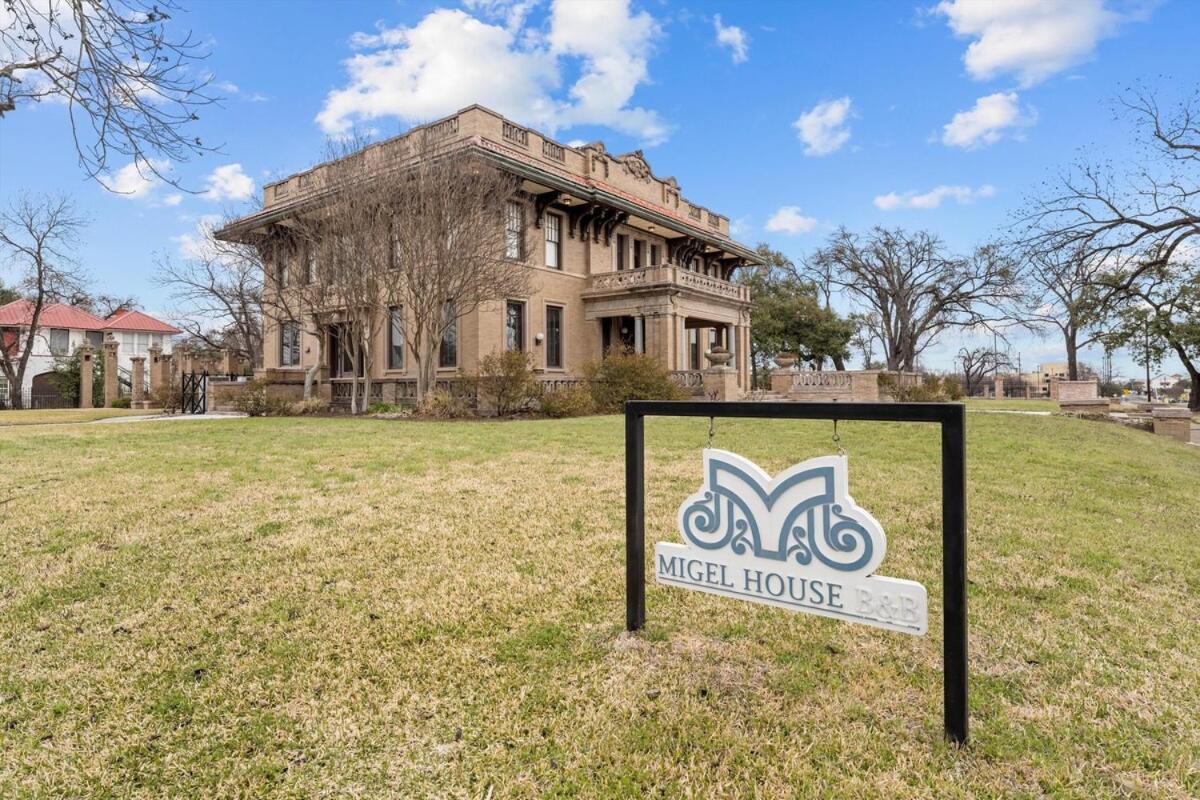 Villa Historic Migel House In Downtown Waco Exterior foto